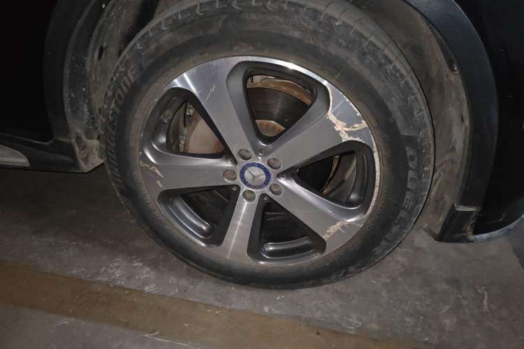 Used Mercedes-Benz GLC 2017 GLC 300 4MATIC Sport Edition Right Front Wheel Hub