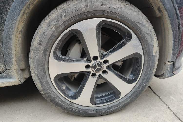 Used Mercedes-Benz GLC 2017 GLC 260 4MATIC Luxury Model Right Front Wheel Hub