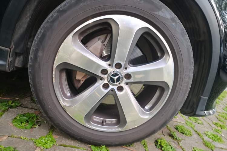 Used Mercedes-Benz GLC 2017 GLC 260 4MATIC Luxury Model Right Front Wheel Hub