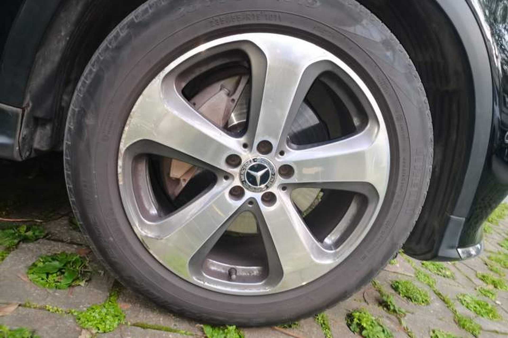Used Mercedes-Benz GLC 2017 GLC 260 4MATIC Luxury Model Right Front Wheel Hub