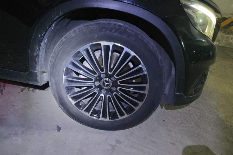Used Mercedes-Benz GLC 2017 GLC 200 4MATIC Right Front Wheel Hub