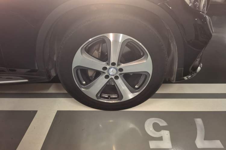 Used Mercedes-Benz GLC 2017 GLC 300 4MATIC Sport Edition Right Front Wheel Hub