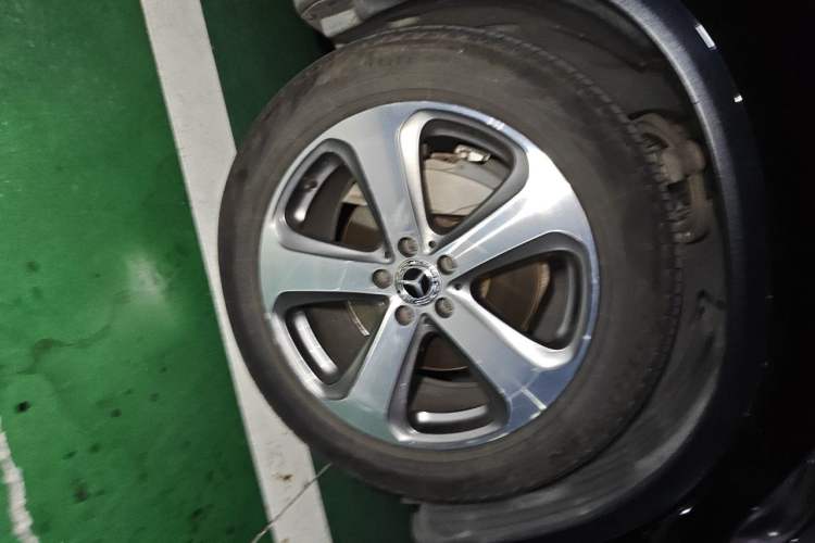 Used Mercedes-Benz GLC 2017 GLC 260 4MATIC Luxury Model Right Front Wheel Hub