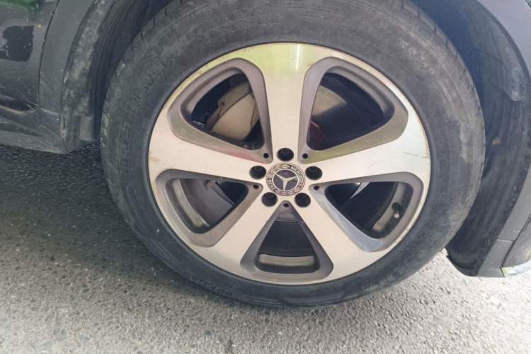 Used Mercedes-Benz GLC 2017 GLC 300 4MATIC Sport Edition Right Front Wheel Hub