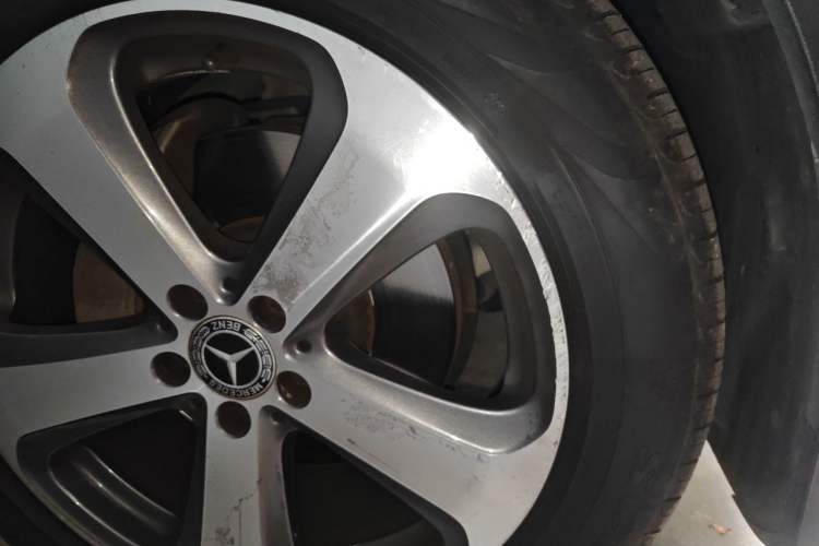 Used Mercedes-Benz GLC 2017 GLC 300 4MATIC Sport Edition Right Front Wheel Hub