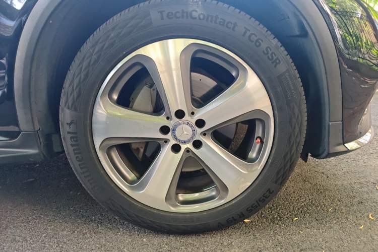 Used Mercedes-Benz GLC 2017 GLC 260 4MATIC Luxury Model Right Front Wheel Hub