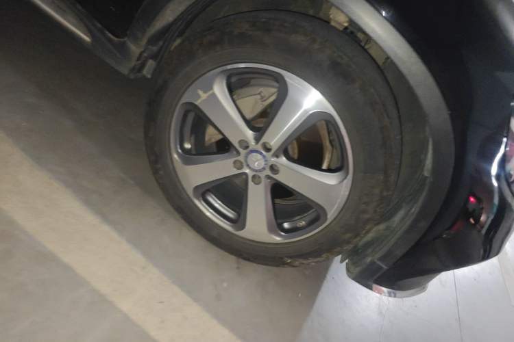 Used Mercedes-Benz GLC 2017 GLC 260 4MATIC Luxury Model Right Front Wheel Hub