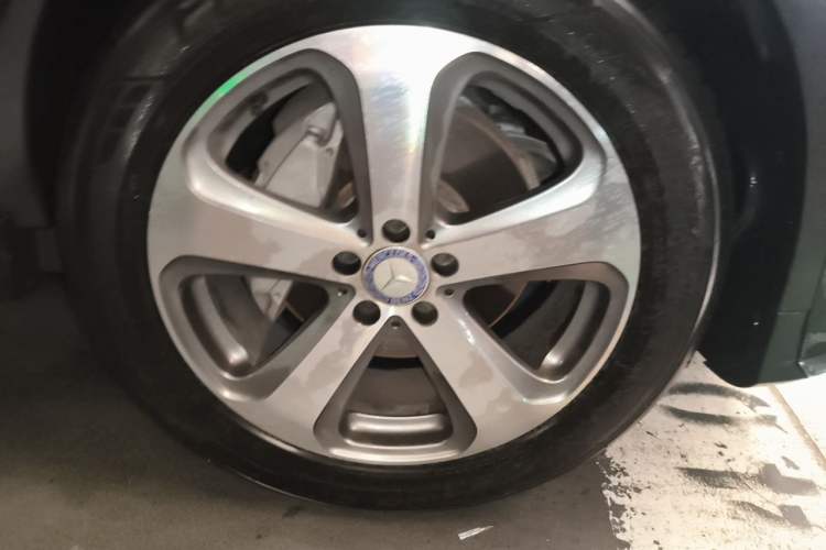 Used Mercedes-Benz GLC 2017 GLC 260 4MATIC Luxury Model Right Front Wheel Hub