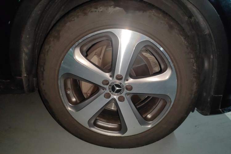 Used Mercedes-Benz GLC 2017 GLC 260 4MATIC Luxury Model Right Front Wheel Hub