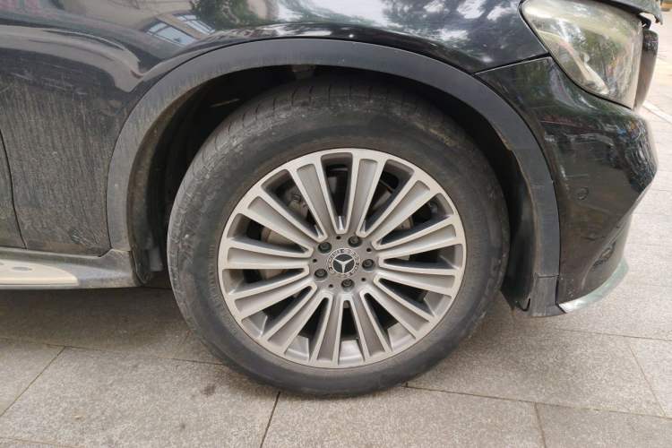 Used Mercedes-Benz GLC 2017 GLC 260 4MATIC Dynamic Edition Right Front Wheel Hub