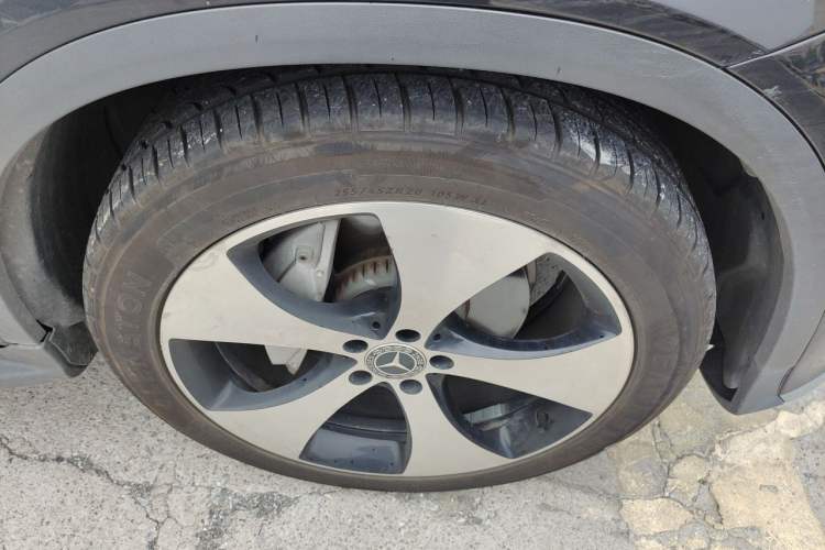 Used Mercedes-Benz GLC 2017 GLC 300 4MATIC Sport Edition Right Front Wheel Hub