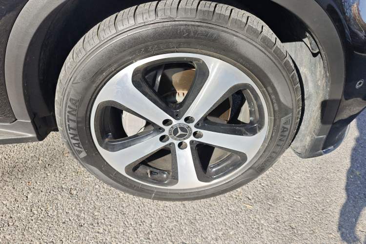 Used Mercedes-Benz GLC 2017 GLC 260 4MATIC Luxury Model Right Front Wheel Hub