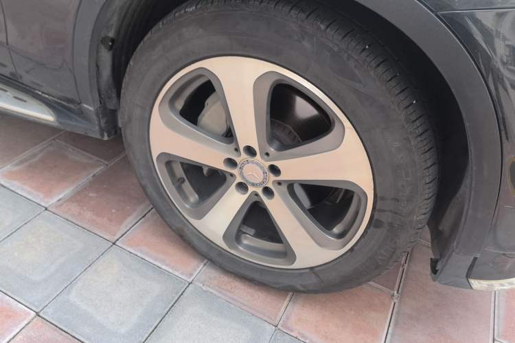 Used Mercedes-Benz GLC 2017 GLC 300 4MATIC Sport Edition Right Front Wheel Hub