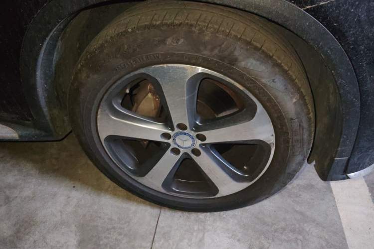 Used Mercedes-Benz GLC 2017 GLC 260 4MATIC Luxury Model Right Front Wheel Hub