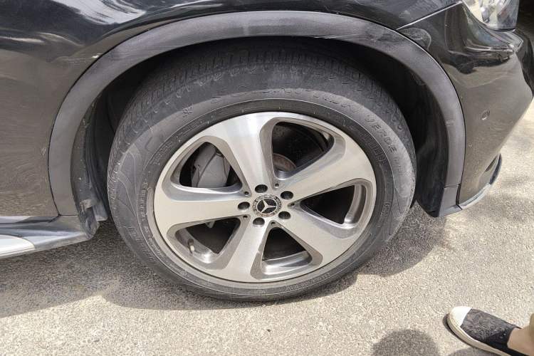 Used Mercedes-Benz GLC 2017 GLC 300 4MATIC Sport Edition Right Front Wheel Hub