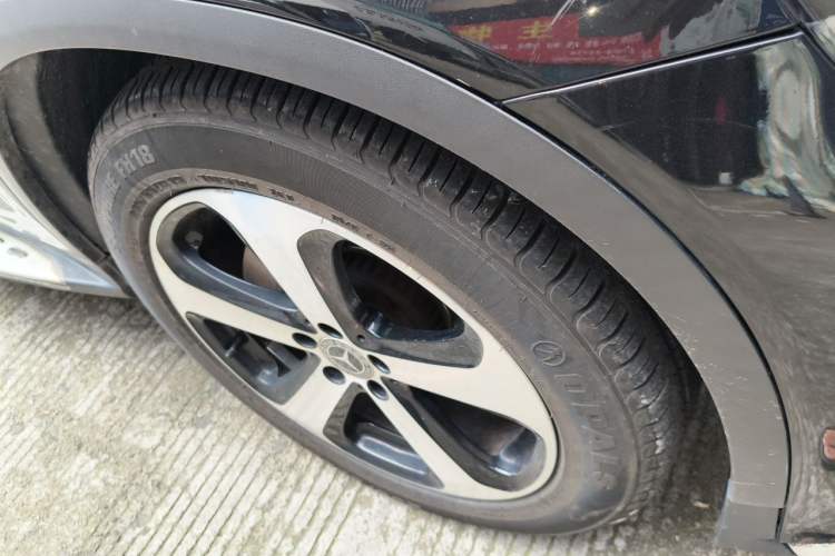 Used Mercedes-Benz GLC 2017 GLC 260 4MATIC Luxury Model Right Front Wheel Hub