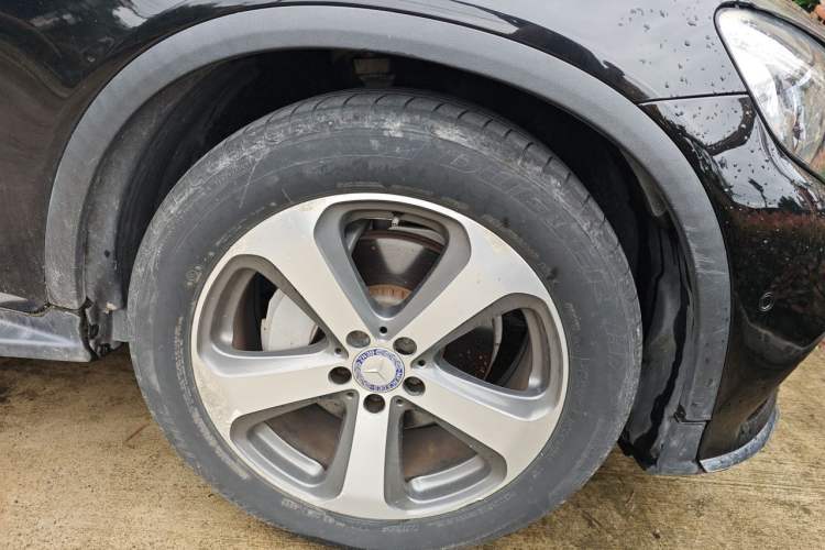Used Mercedes-Benz GLC 2017 GLC 300 4MATIC Sport Edition Right Front Wheel Hub