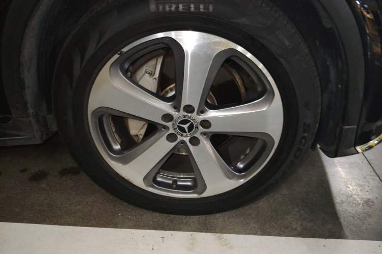Used Mercedes-Benz GLC 2017 GLC 300 4MATIC Sport Edition Right Front Wheel Hub