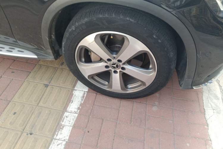 Used Mercedes-Benz GLC 2017 GLC 260 4MATIC Luxury Model Right Front Wheel Hub