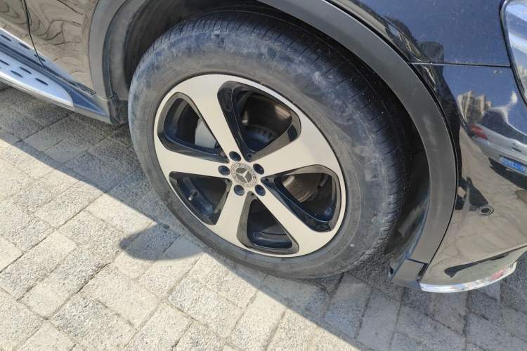 Used Mercedes-Benz GLC 2017 GLC 260 4MATIC Luxury Model Right Front Wheel Hub