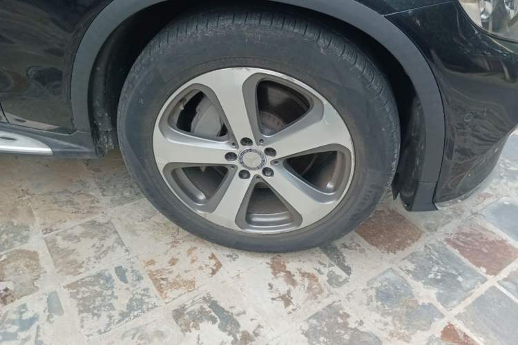 Used Mercedes-Benz GLC 2017 GLC 300 4MATIC Sport Edition Right Front Wheel Hub