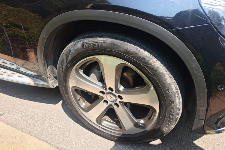 Used Mercedes-Benz GLC 2017 GLC 300 4MATIC Sport Edition Right Front Wheel Hub