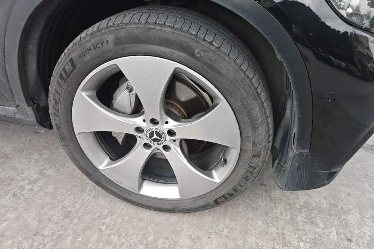 Used Mercedes-Benz GLC 2017 GLC 300 4MATIC Luxury Model Right Front Wheel Hub