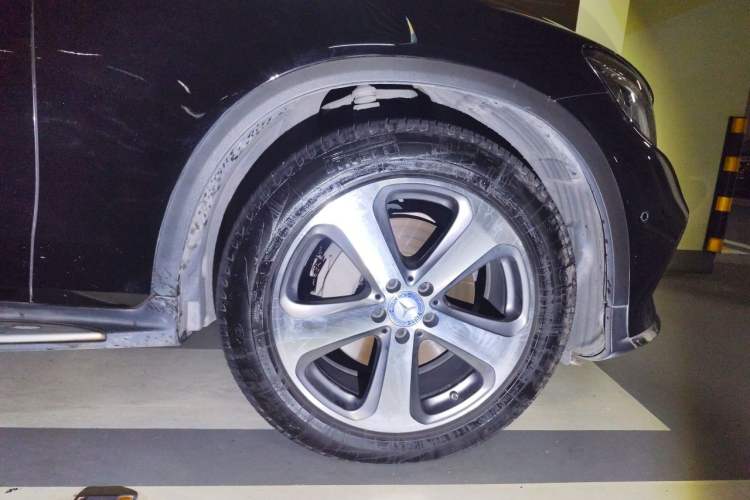 Used Mercedes-Benz GLC 2017 GLC 300 4MATIC Sport Edition Right Front Wheel Hub