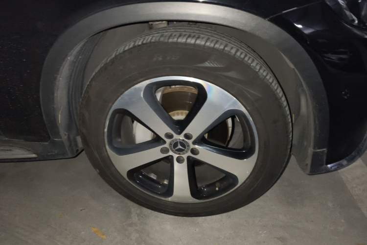Used Mercedes-Benz GLC 2017 GLC 260 4MATIC Luxury Model Right Front Wheel Hub