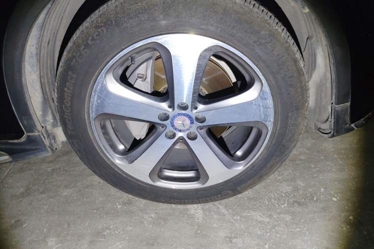 Used Mercedes-Benz GLC 2017 GLC 260 4MATIC Luxury Model Right Front Wheel Hub