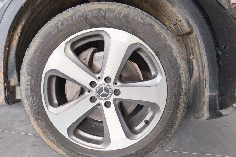 Used Mercedes-Benz GLC 2017 GLC 260 4MATIC Luxury Model Right Front Wheel Hub