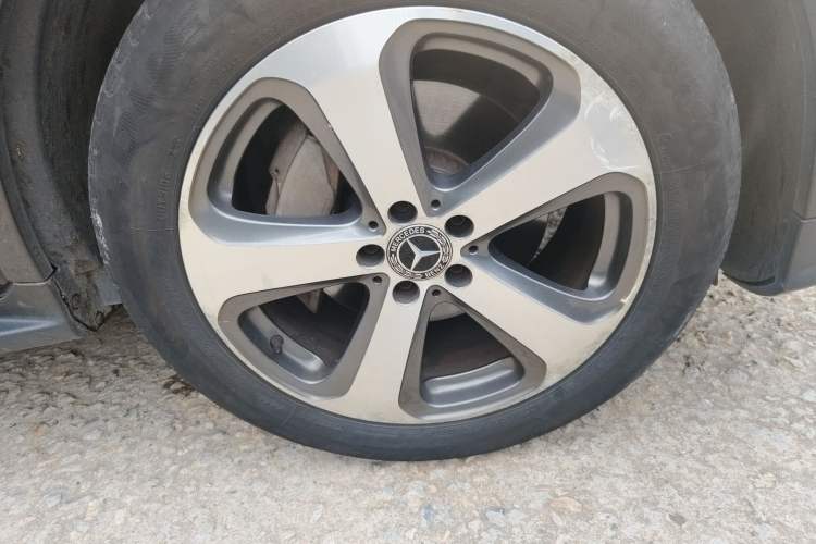 Used Mercedes-Benz GLC 2017 GLC 300 4MATIC Sport Edition Right Front Wheel Hub