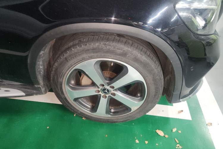 Used Mercedes-Benz GLC 2017 GLC 260 4MATIC Luxury Model Right Front Wheel Hub