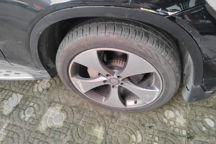 Used Mercedes-Benz GLC 2017 GLC 300 4MATIC Luxury Model Right Front Wheel Hub