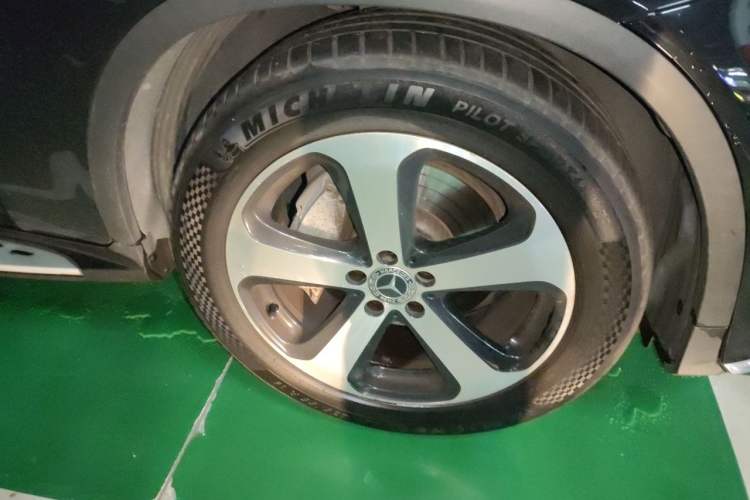 Used Mercedes-Benz GLC 2017 GLC 260 4MATIC Luxury Model Right Front Wheel Hub