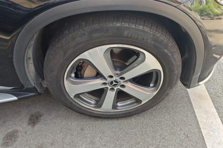 Used Mercedes-Benz GLC 2017 GLC 300 4MATIC Sport Edition Right Front Wheel Hub