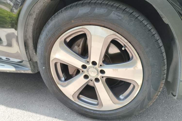 Used Mercedes-Benz GLC 2017 GLC 300 4MATIC Sport Edition Right Front Wheel Hub