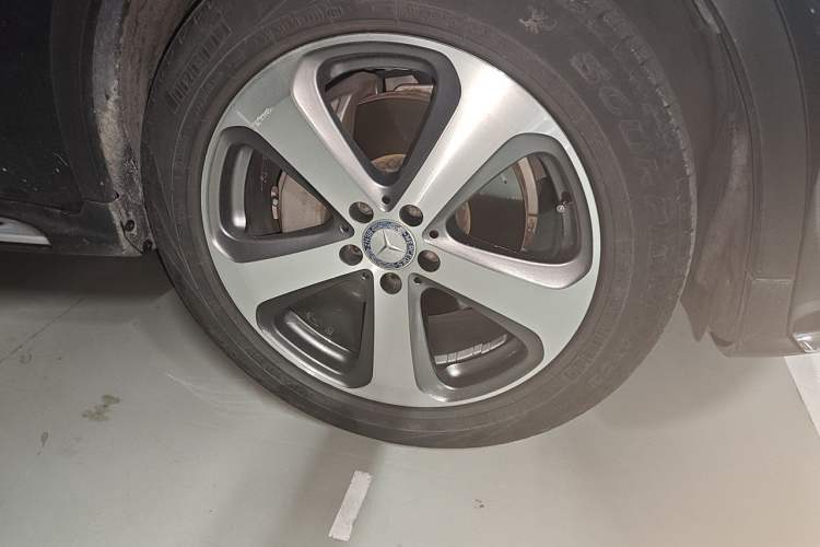Used Mercedes-Benz GLC 2017 GLC 260 4MATIC Luxury Model Right Front Wheel Hub