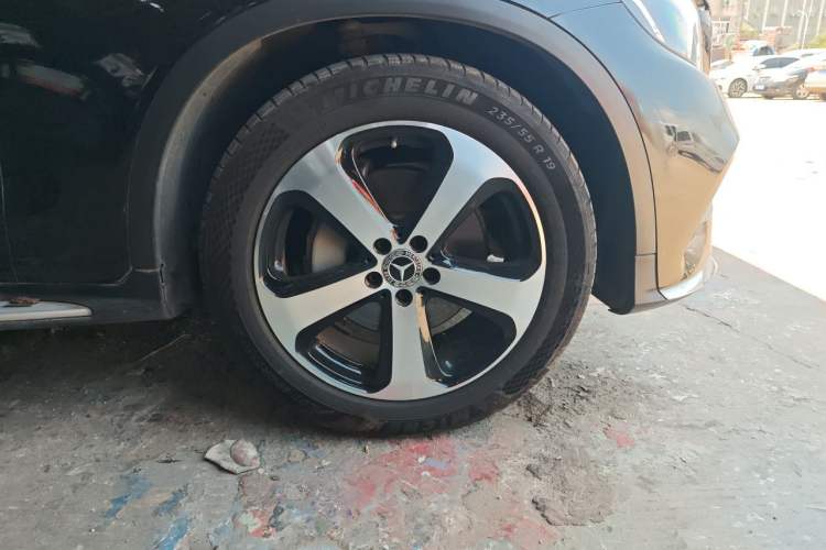 Used Mercedes-Benz GLC 2017 GLC 260 4MATIC Dynamic Edition Right Front Wheel Hub