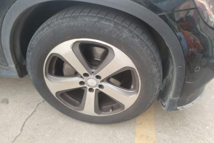 Used Mercedes-Benz GLC 2017 GLC 260 4MATIC Luxury Model Right Front Wheel Hub