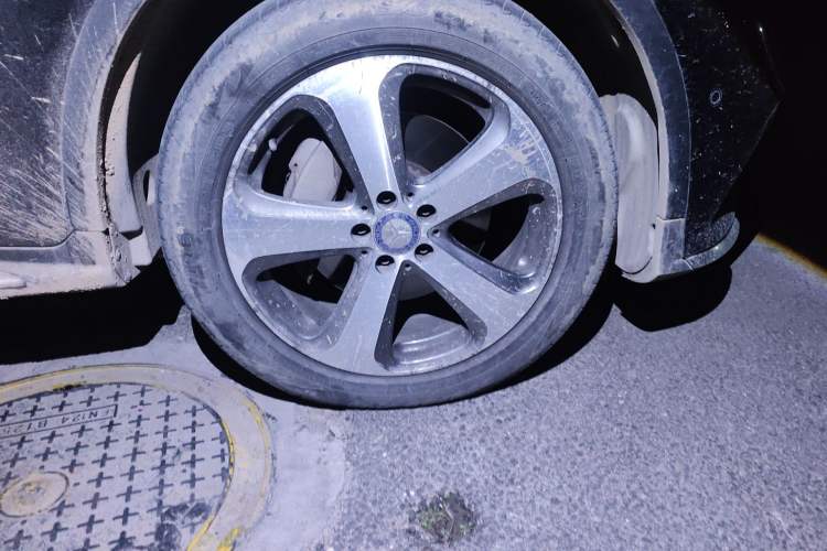 Used Mercedes-Benz GLC 2017 GLC 260 4MATIC Luxury Model Right Front Wheel Hub