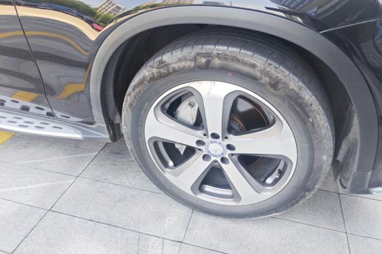 Used Mercedes-Benz GLC 2017 GLC 260 4MATIC Luxury Model Right Front Wheel Hub