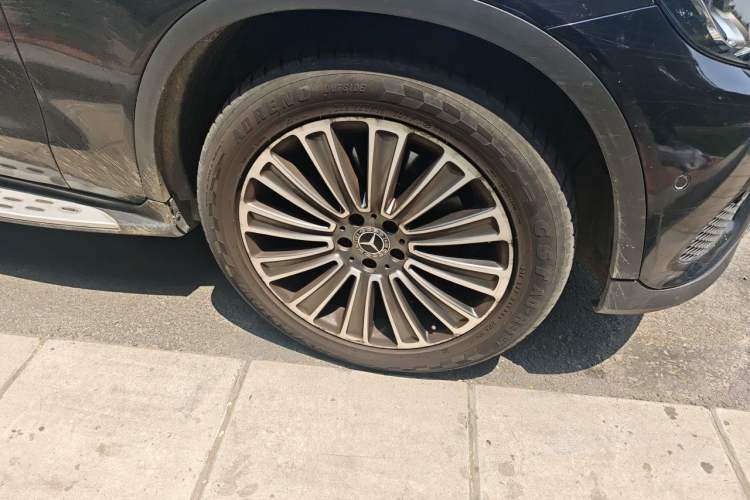 Used Mercedes-Benz GLC 2017 GLC 200 4MATIC Right Front Wheel Hub