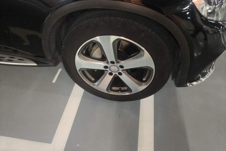 Used Mercedes-Benz GLC 2017 GLC 300 4MATIC Sport Edition Right Front Wheel Hub