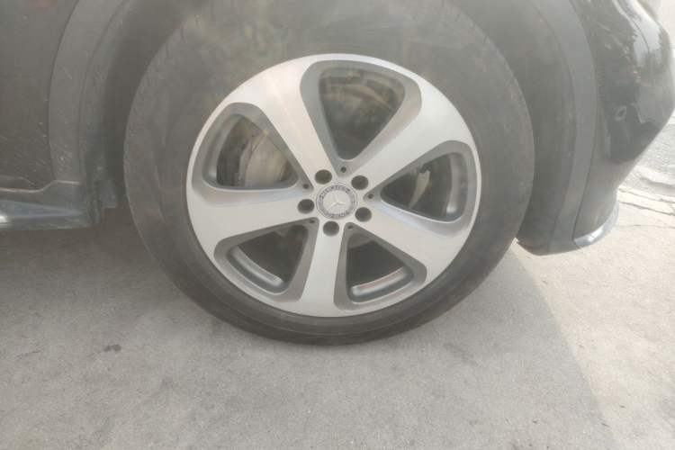 Used Mercedes-Benz GLC 2017 GLC 260 4MATIC Luxury Model Right Front Wheel Hub