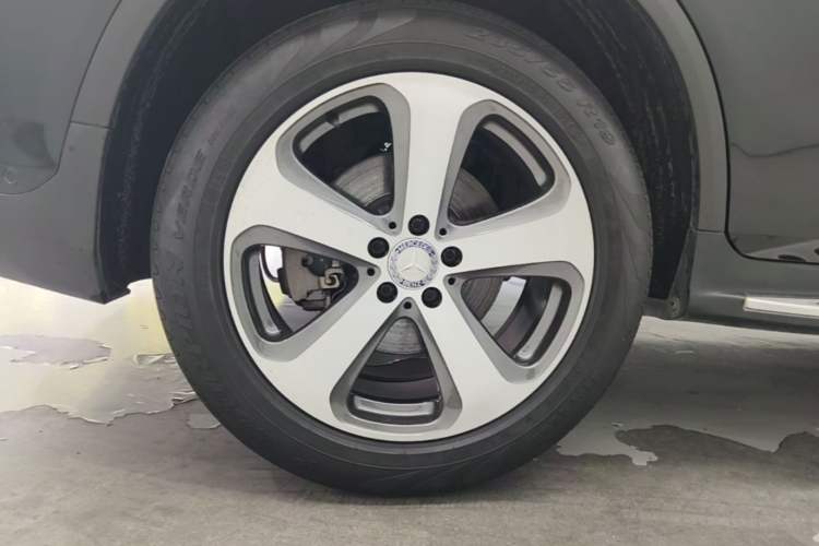 Used Mercedes-Benz GLC 2017 GLC 260 4MATIC Luxury Model Right Rear Wheel Hub