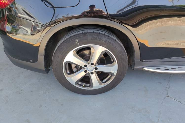 Used Mercedes-Benz GLC 2017 GLC 300 4MATIC Sport Edition Right Rear Wheel Hub