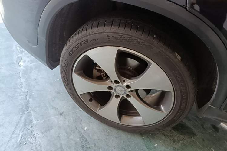 Used Mercedes-Benz GLC 2017 GLC 300 4MATIC Luxury Model Right Rear Wheel Hub