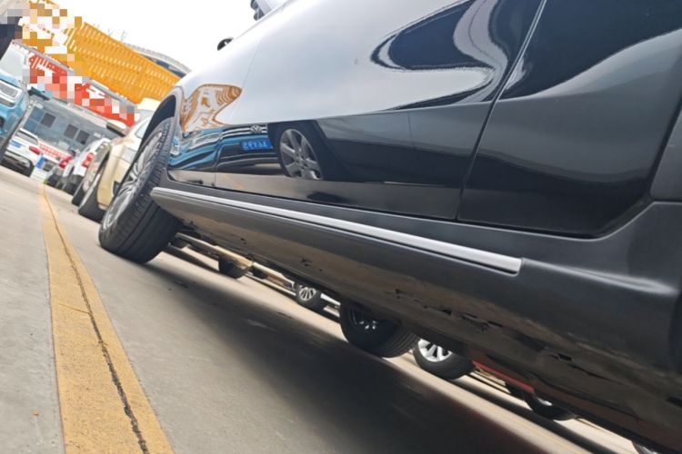Used Mercedes-Benz GLC 2017 GLC 260 4MATIC Dynamic Edition Right Side Sill
