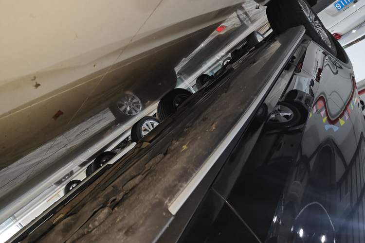 Used Mercedes-Benz GLC 2017 GLC 260 4MATIC Dynamic Edition Right Side Sill